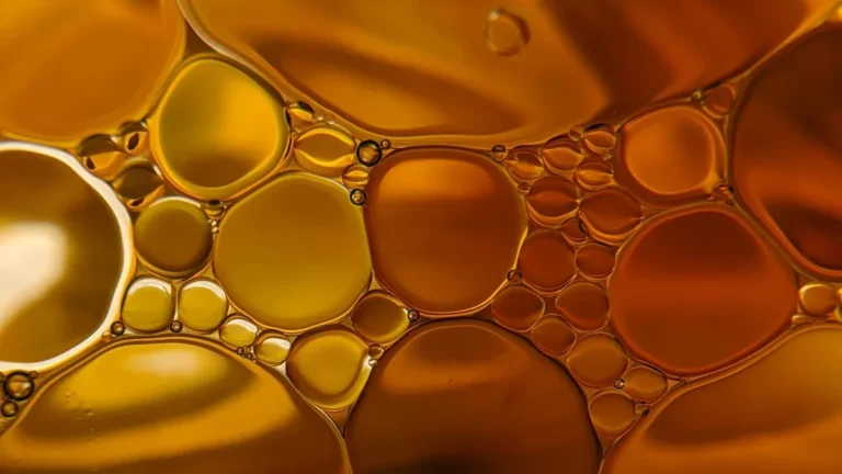 High-precision synthetic base oil and its applications